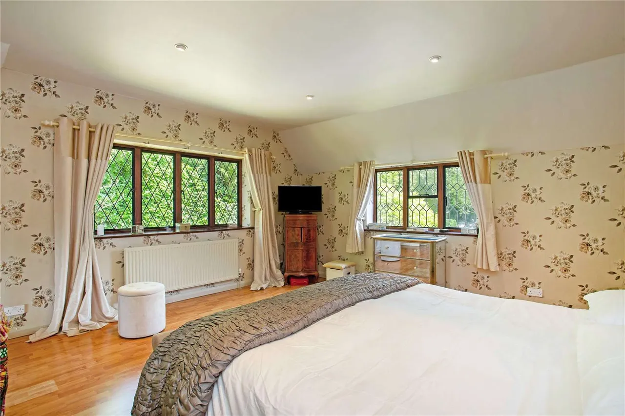 Christmas Lane, Farnham Common, Buckinghamshire, SL2 3JE, photo 7
