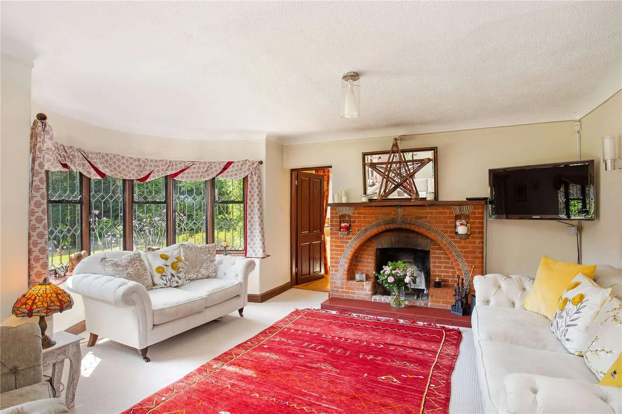 Christmas Lane, Farnham Common, Buckinghamshire, SL2 3JE, photo 4