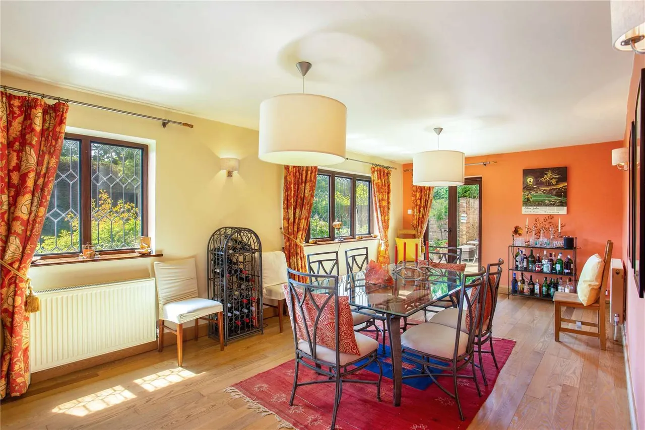 Christmas Lane, Farnham Common, Buckinghamshire, SL2 3JE, photo 6