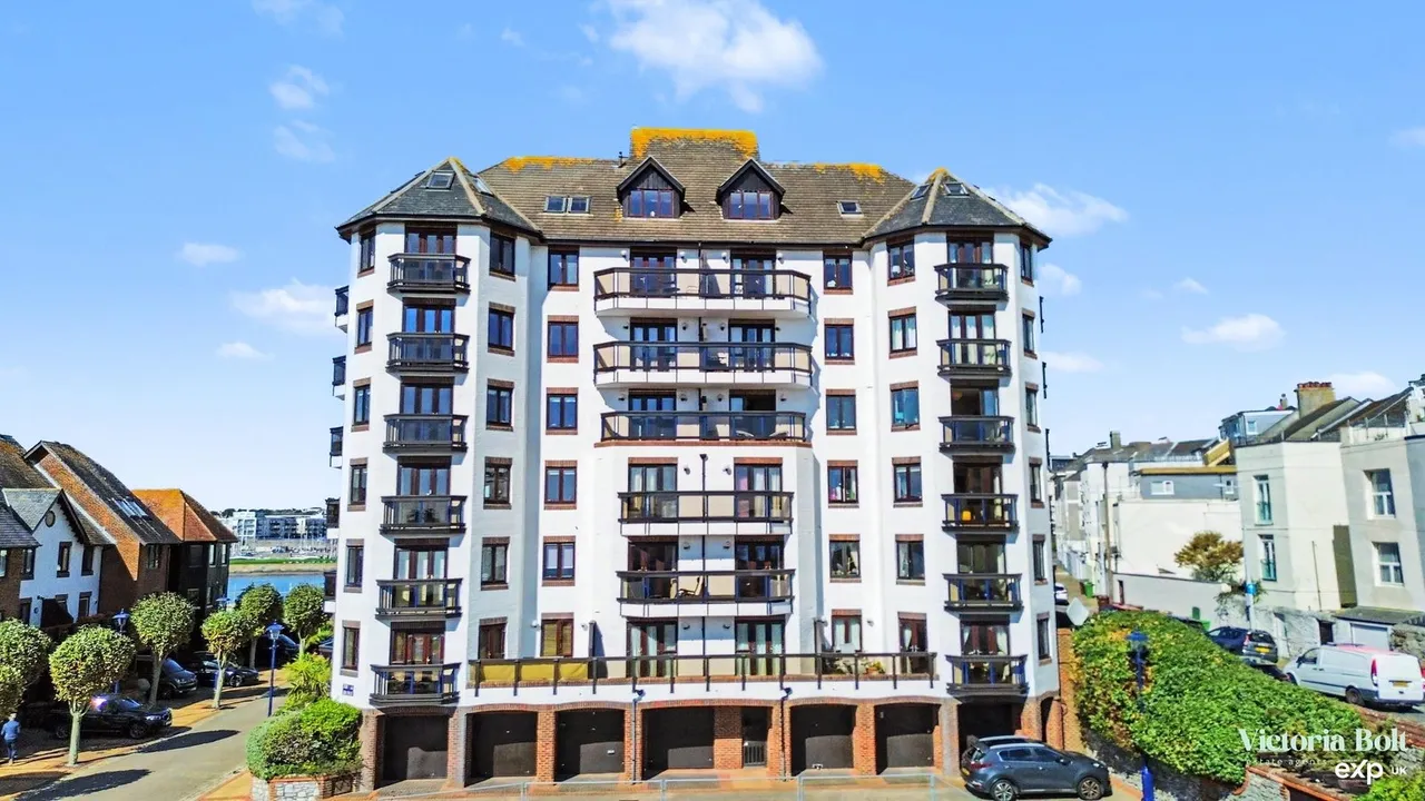 Custom House Lane, Plymouth, photo 15
