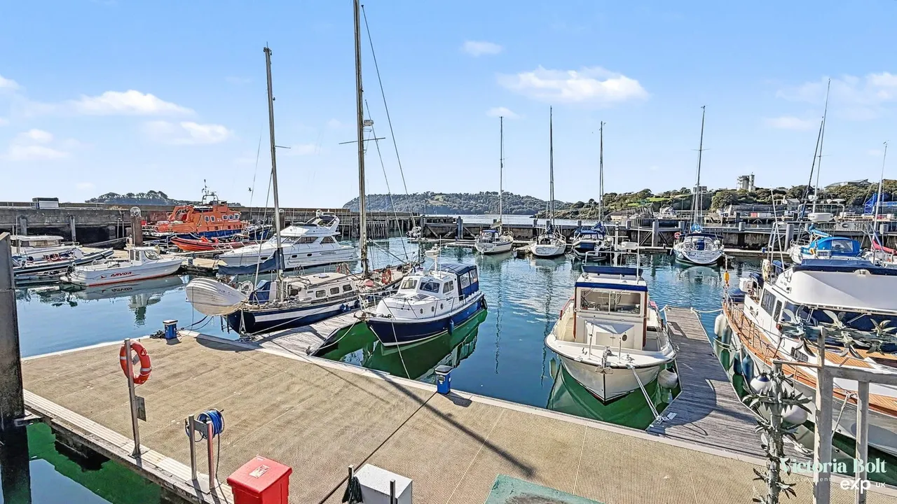 Custom House Lane, Plymouth, photo 13