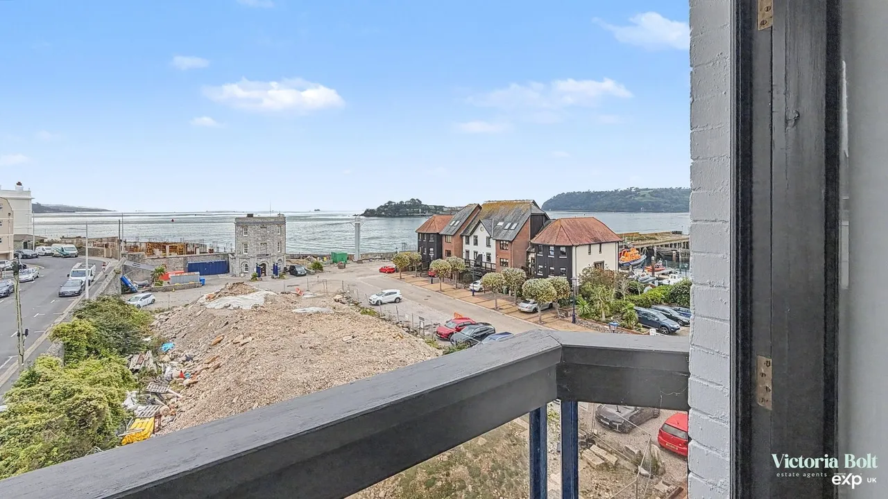 Custom House Lane, Plymouth, photo 9