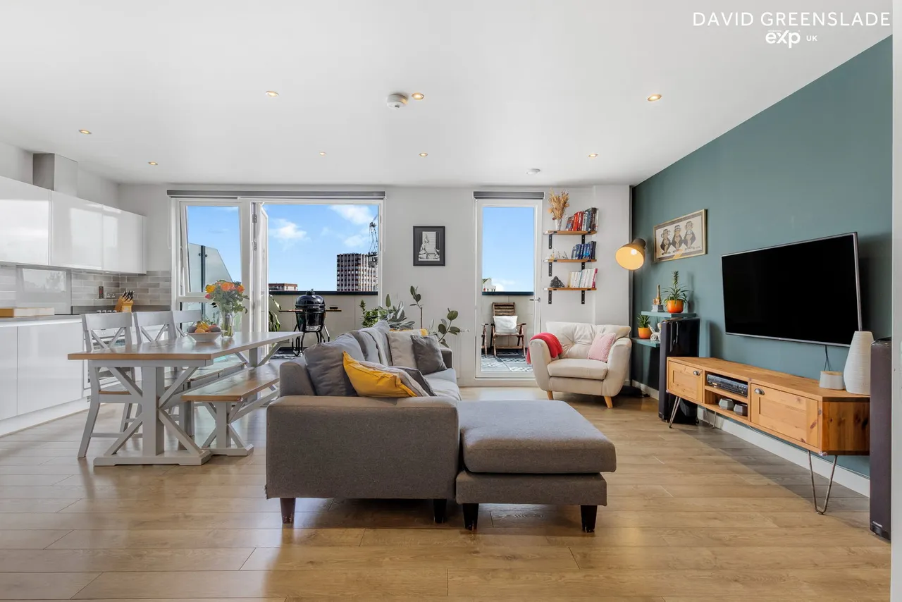 3 bed flat for sale, Nicholson Square, Bow River Village, E3
