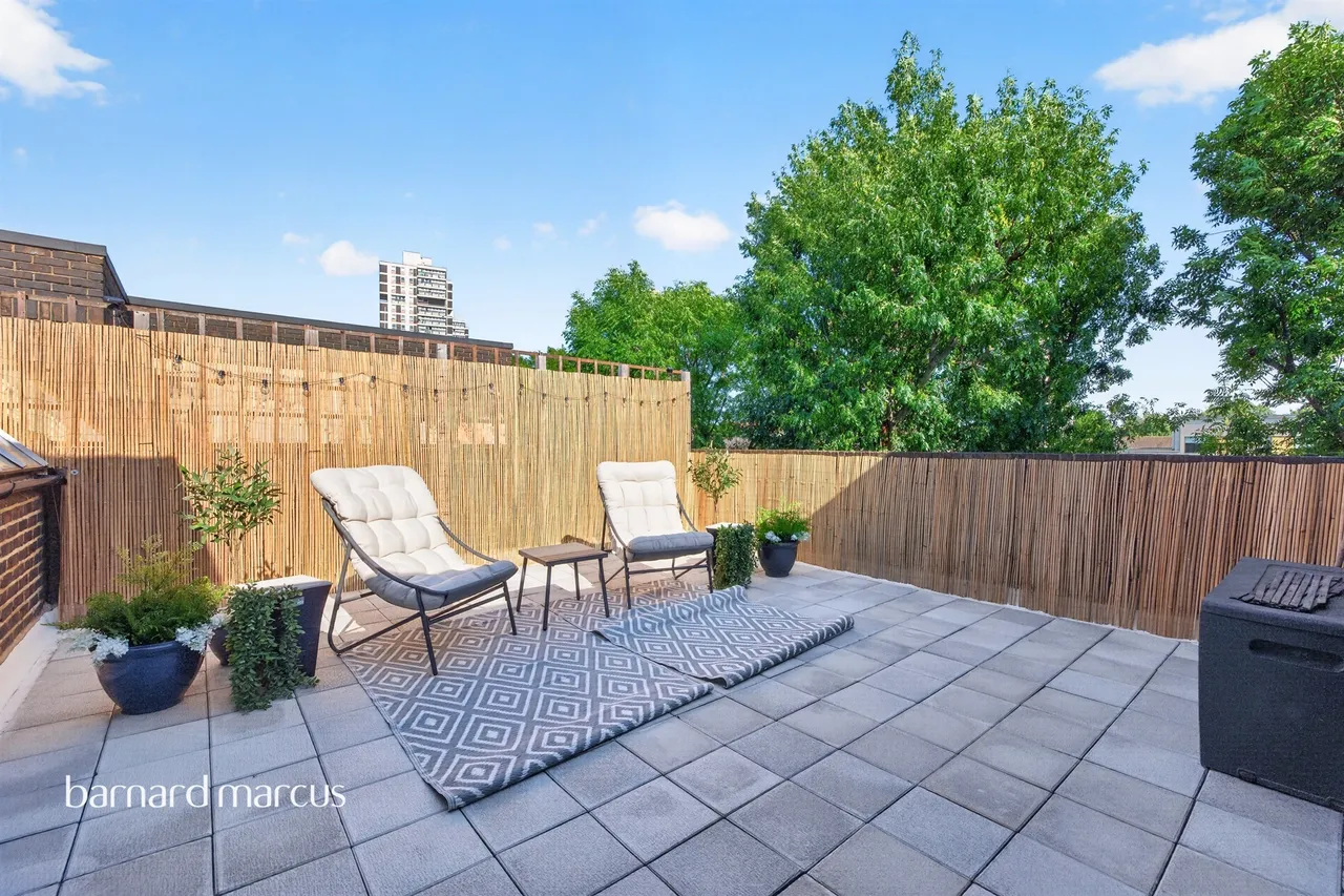 Laxley Close, London, photo 3