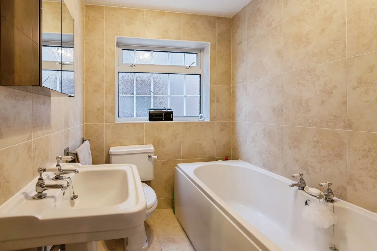 Ashingdon Road, Rochford, Essex, SS4, photo 15