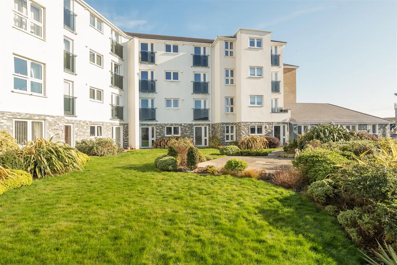 1 bed flat for sale, Narrowcliff, Newquay, TR7