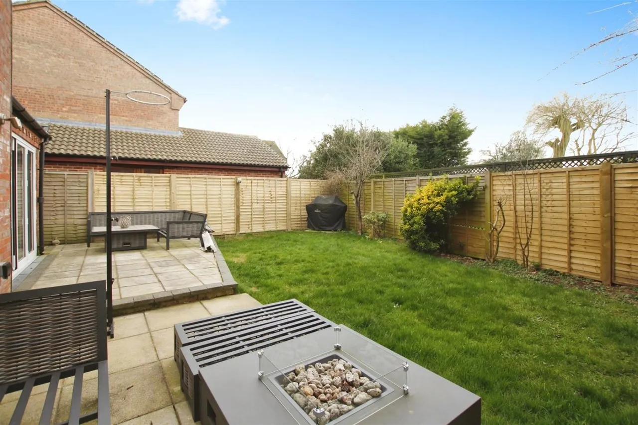 Winslow Road, Aylesbury, HP22, photo 13
