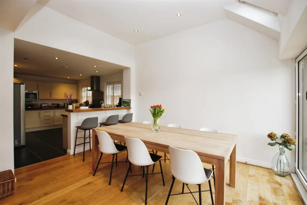 Winslow Road, Aylesbury, HP22, photo 4