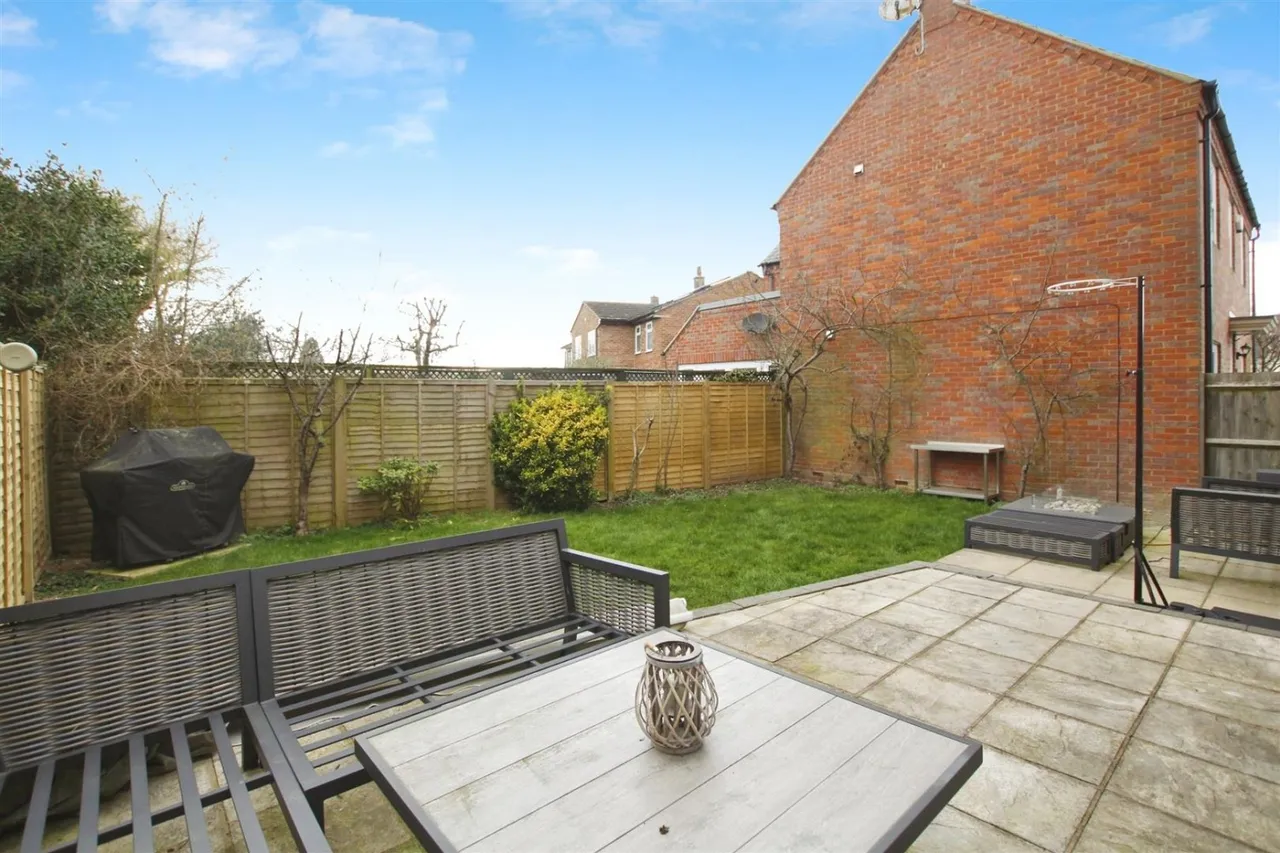 Winslow Road, Aylesbury, HP22, photo 14