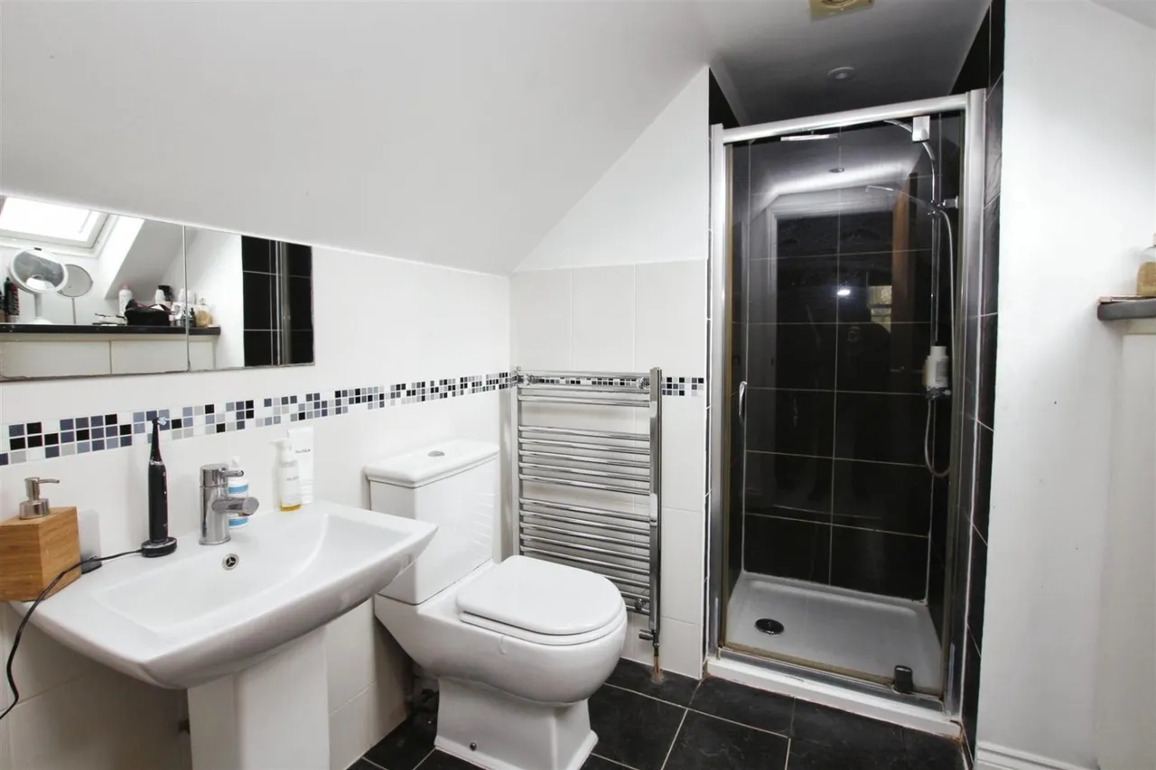 Winslow Road, Aylesbury, HP22, photo 5