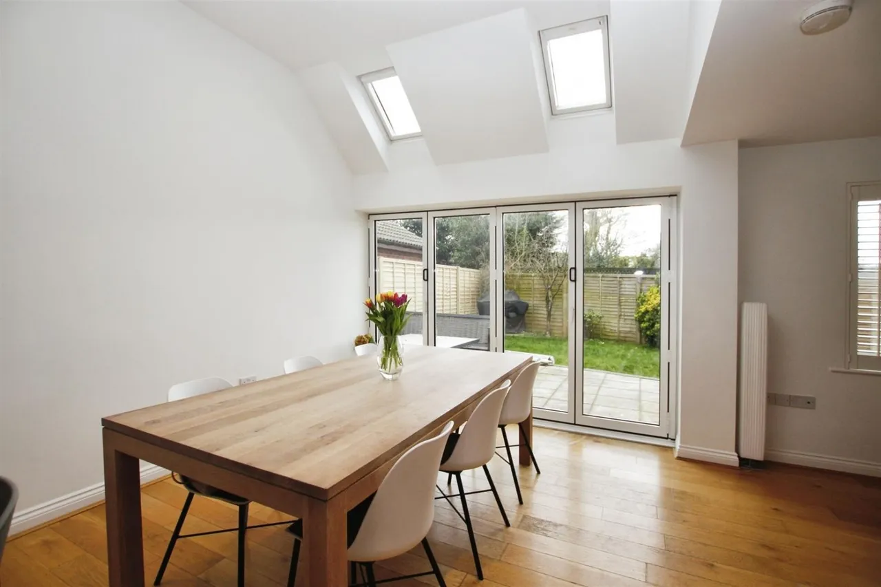 Winslow Road, Aylesbury, HP22, photo 6
