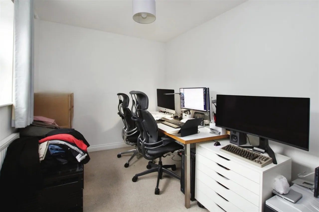 Winslow Road, Aylesbury, HP22, photo 17