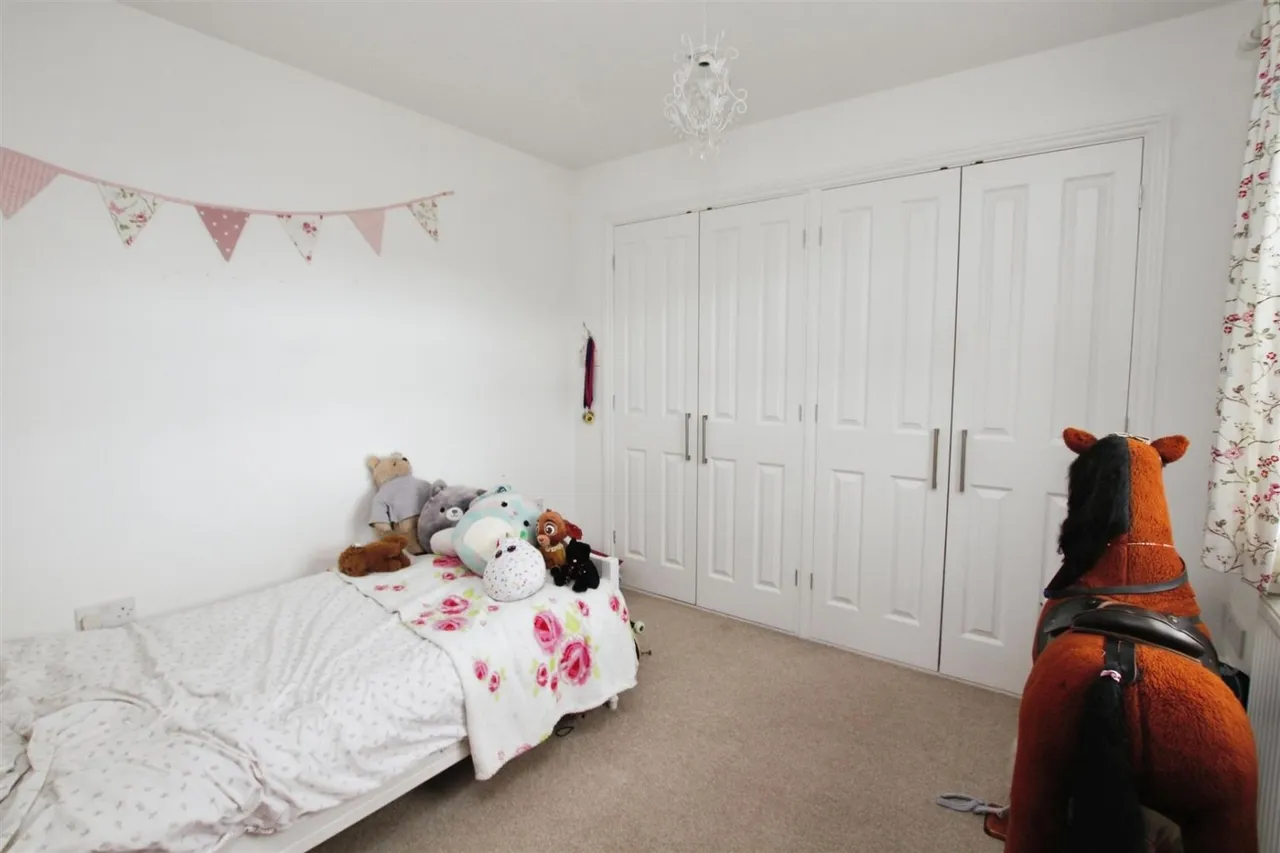 Winslow Road, Aylesbury, HP22, photo 3