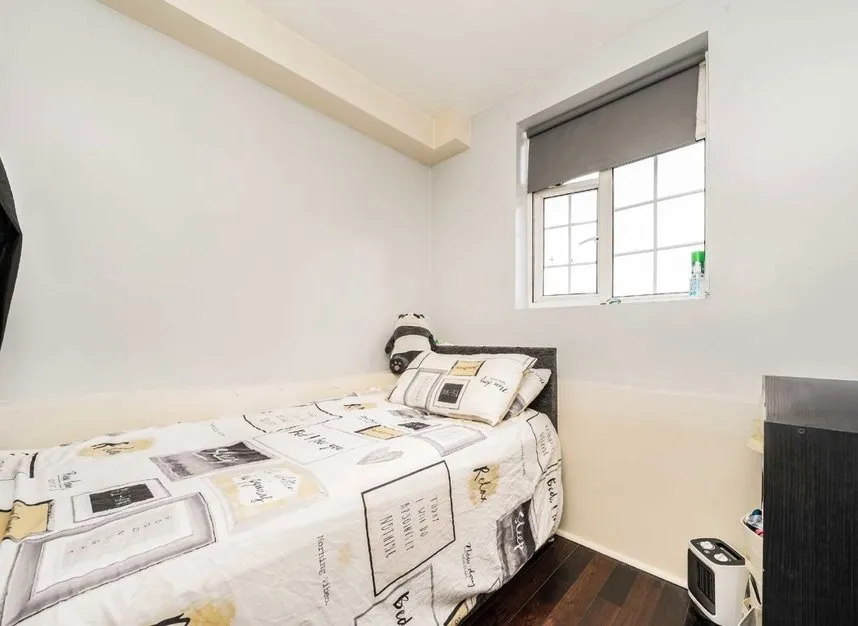 Quadrant Close, Hendon, NW4, photo 6