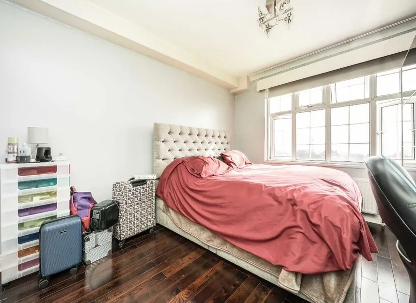 Quadrant Close, Hendon, NW4, photo 4