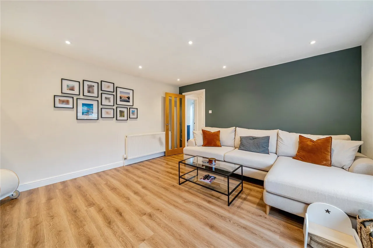 Paddock Court, Hartley Wintney, Hampshire, RG27 8LL, photo 9