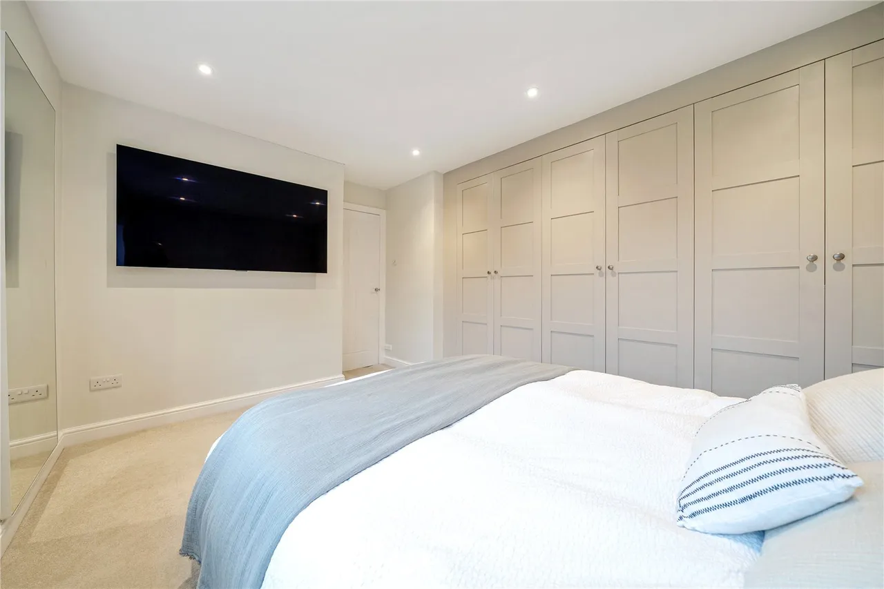 Paddock Court, Hartley Wintney, Hampshire, RG27 8LL, photo 15