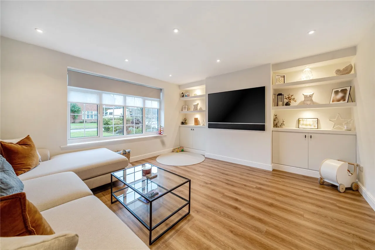 Paddock Court, Hartley Wintney, Hampshire, RG27 8LL, photo 10