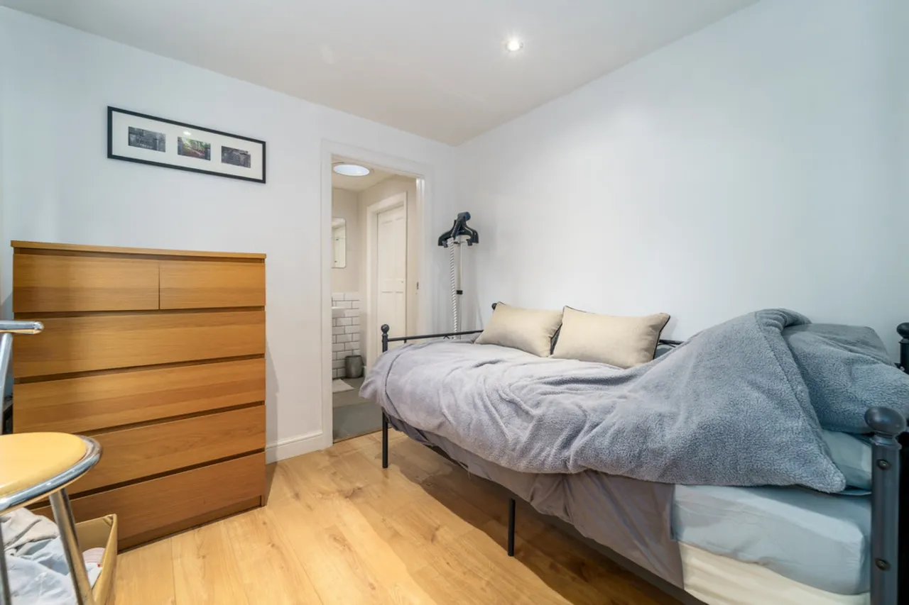 Feltham Hill Road, Ashford, photo 24