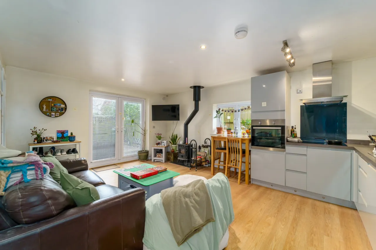 Feltham Hill Road, Ashford, photo 8