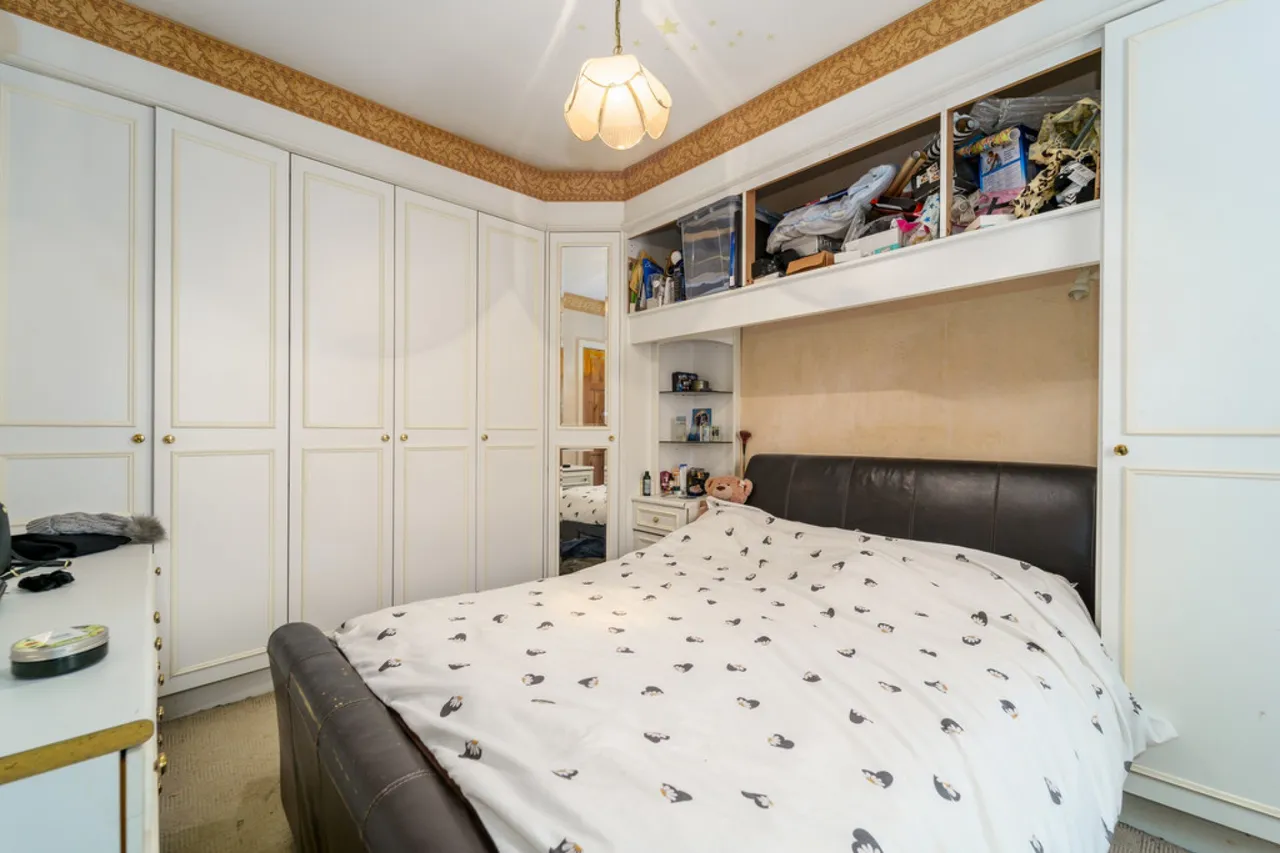 Feltham Hill Road, Ashford, photo 12