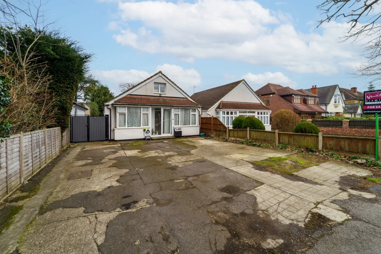Feltham Hill Road, Ashford, photo 2