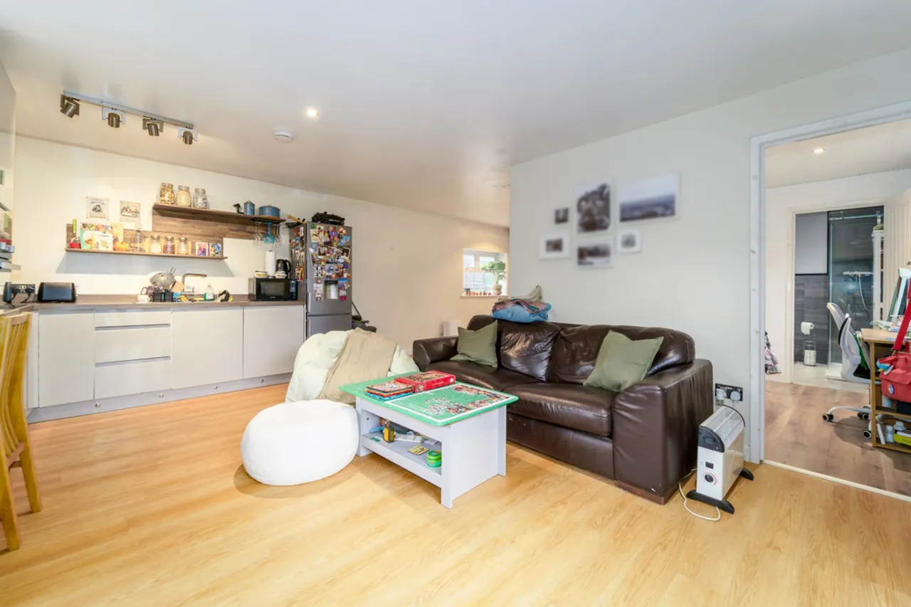 Feltham Hill Road, Ashford, photo 30