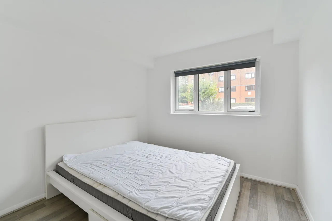13 St Benedicts Close, London, photo 2
