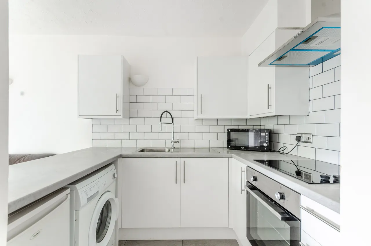 1 bed flat for sale — 13 St Benedicts Close, London