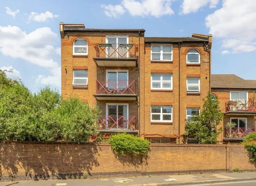 2 bed flat for sale — Earlston Grove, Homerton, E9