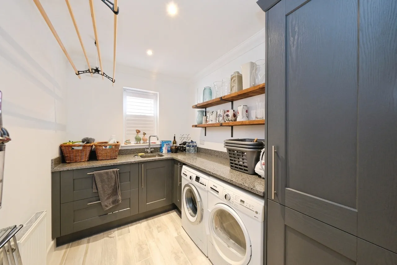 Brookside, Clipstone Village, NG21, photo 16