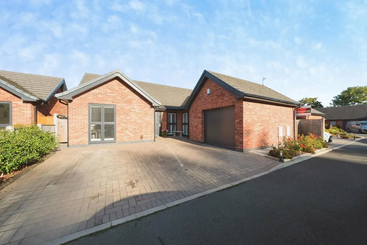 3 bed house for sale, Brookside, Clipstone Village, NG21