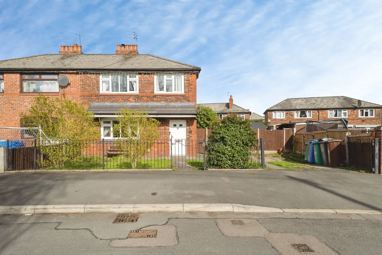 3 bed house for sale — South Crescent, Manchester, Greater Manchester, M11