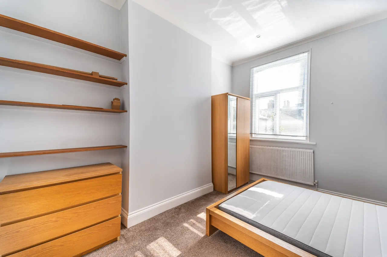 Top Floor Flat, 40 Oaklands Road, London, photo 4