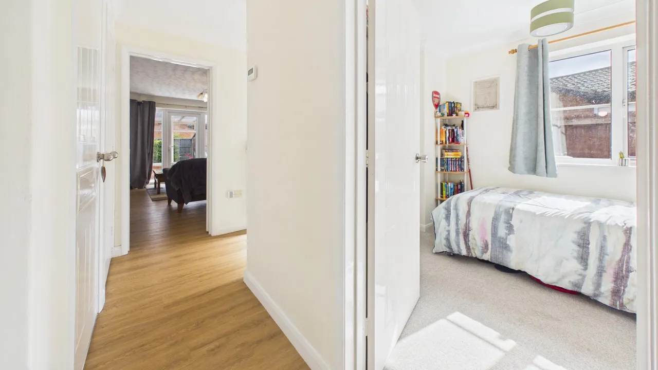 Viking Close, Bourne, PE10, photo 16
