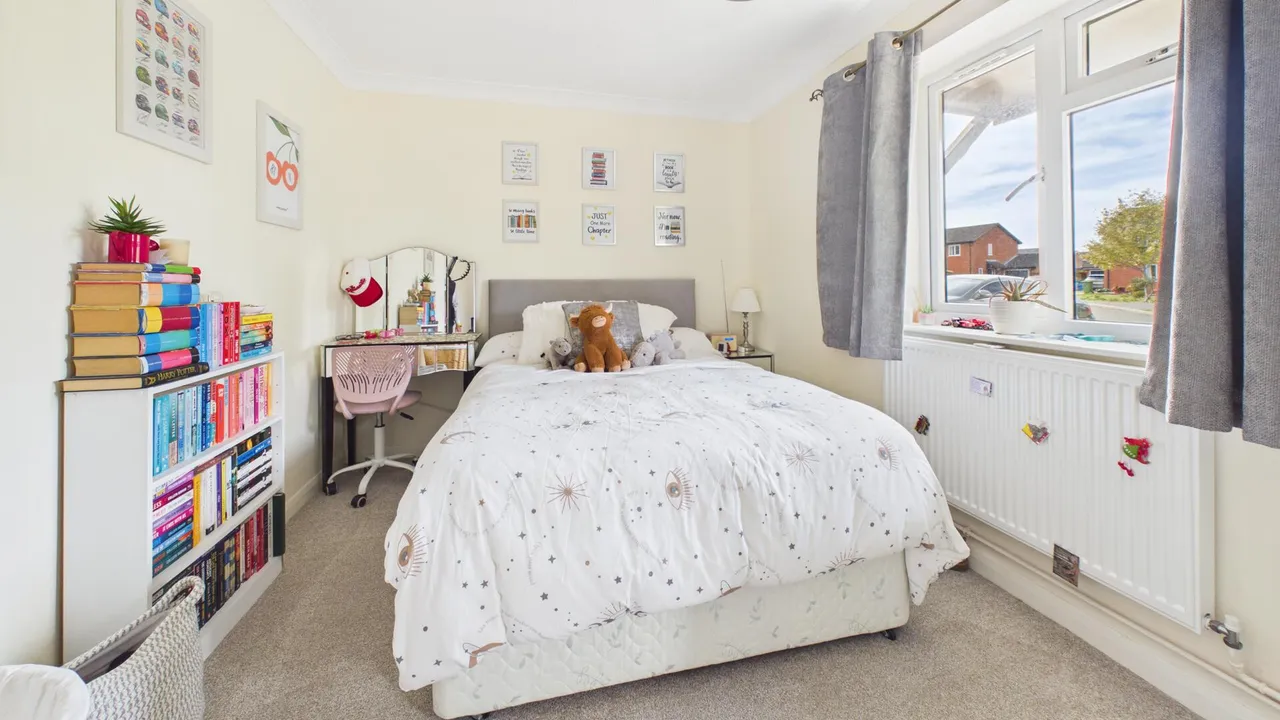 Viking Close, Bourne, PE10, photo 13