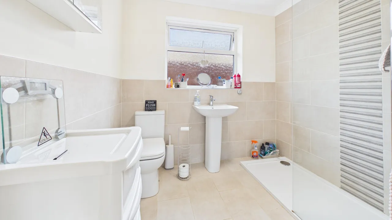Viking Close, Bourne, PE10, photo 11