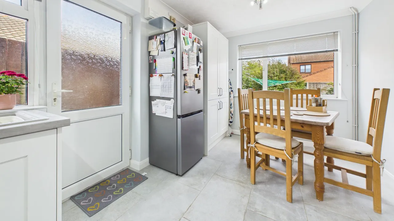 Viking Close, Bourne, PE10, photo 5