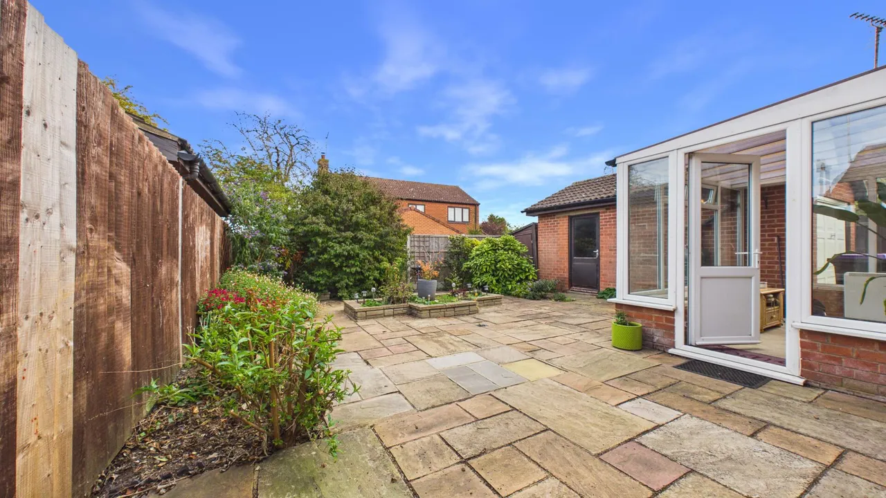 Viking Close, Bourne, PE10, photo 17