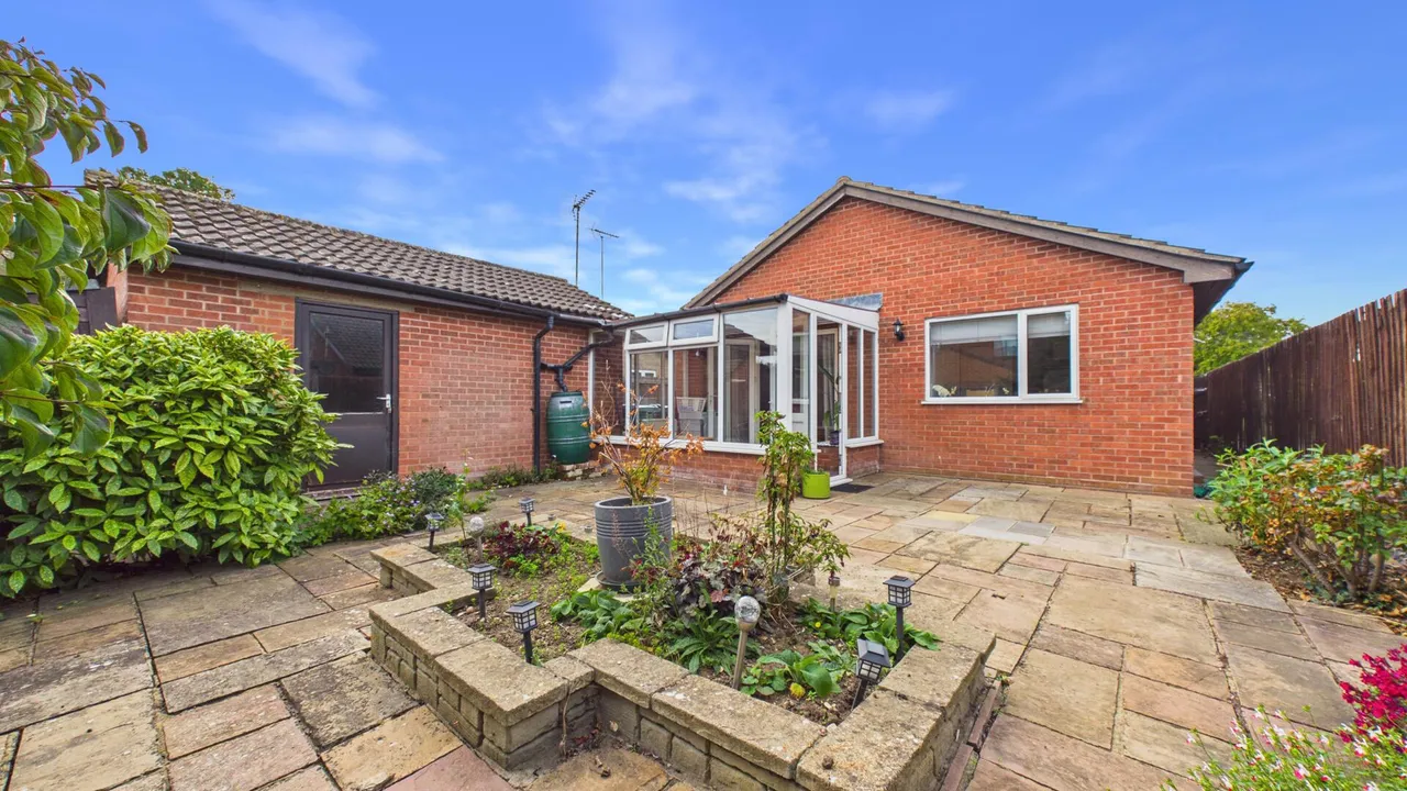 Viking Close, Bourne, PE10, photo 2