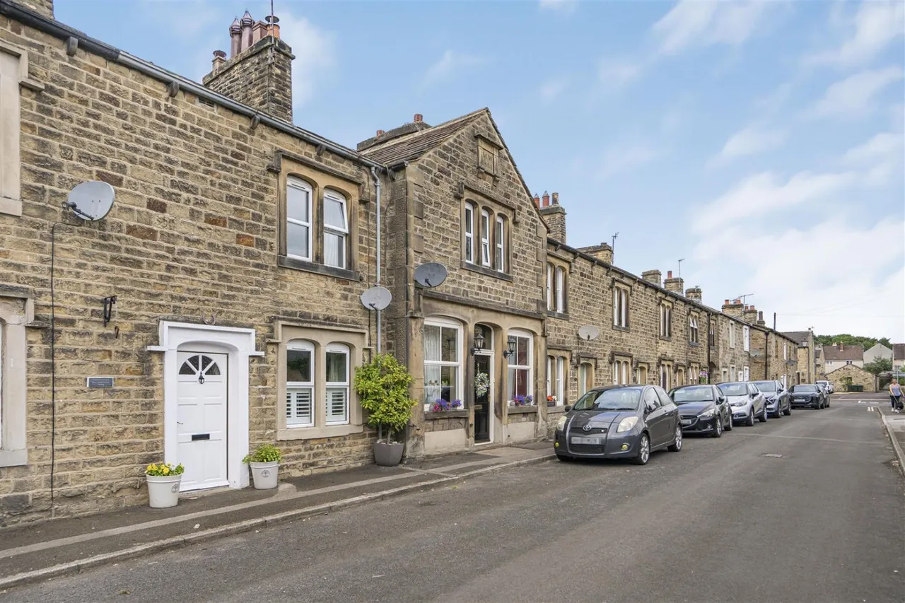 2 bed house for sale, East Street, Gargrave, BD23