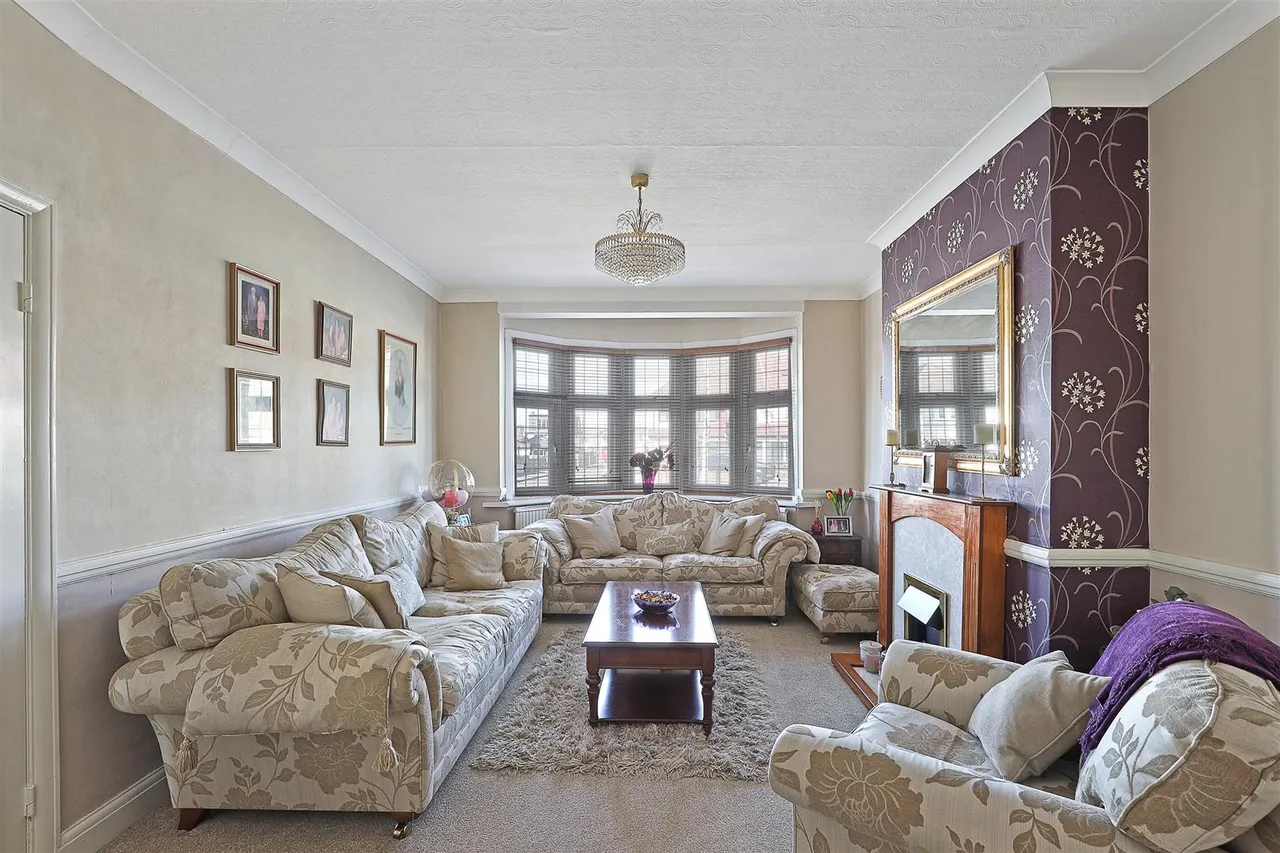 Marlands Road, Clayhall, Essex, Ilford, IG50JJ, photo 6