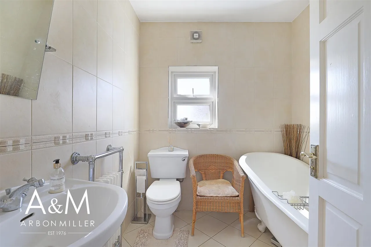 Marlands Road, Clayhall, Essex, Ilford, IG50JJ, photo 24