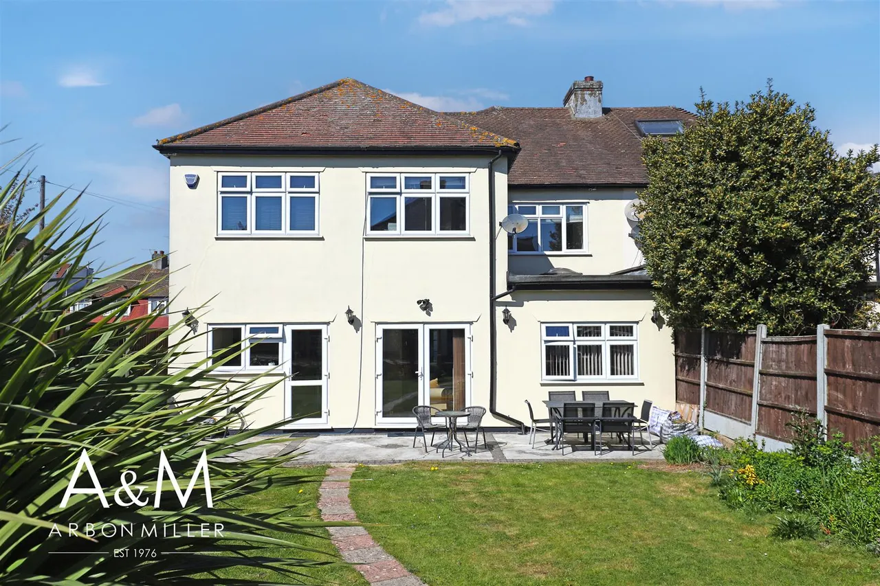 Marlands Road, Clayhall, Essex, Ilford, IG50JJ, photo 4