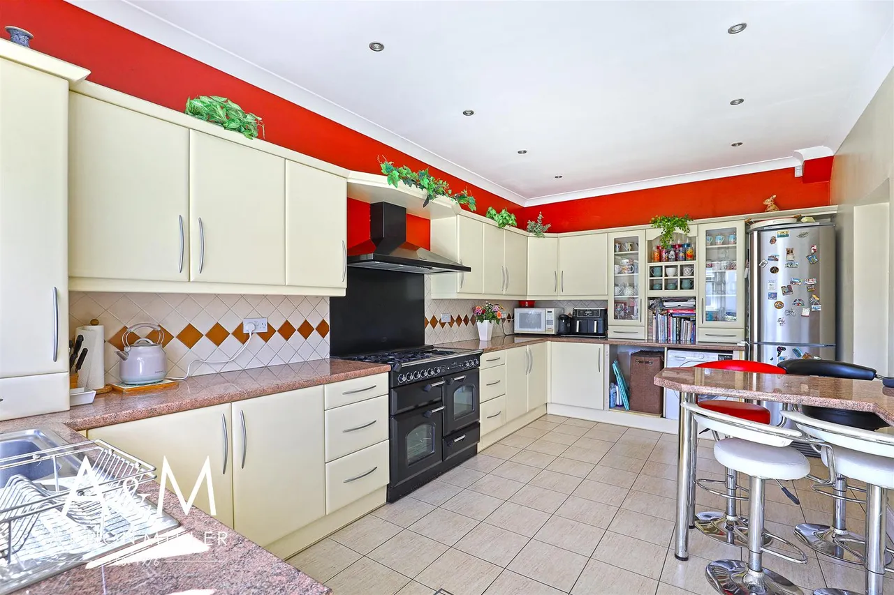 Marlands Road, Clayhall, Essex, Ilford, IG50JJ, photo 10