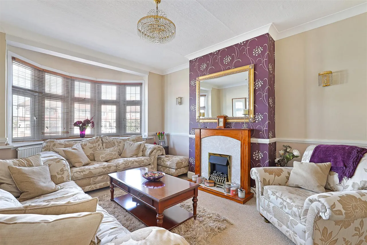 Marlands Road, Clayhall, Essex, Ilford, IG50JJ, photo 2