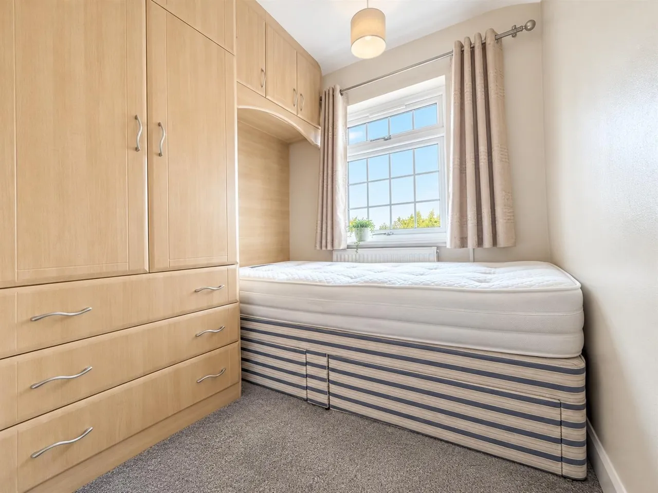 Cranbourne Close, Slough, photo 8