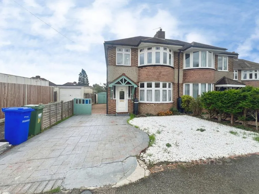 3 bed house for sale, Orchard Gardens, Aldershot, GU12