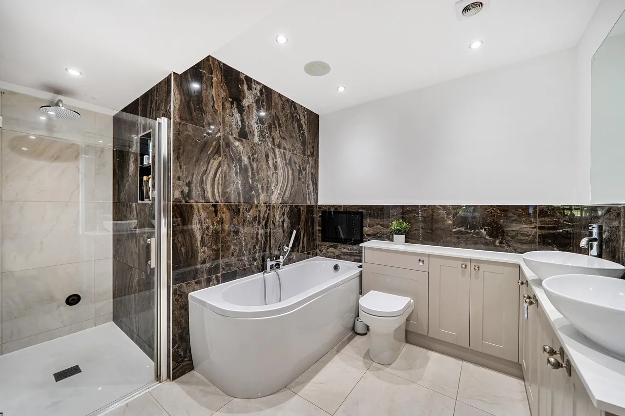 Westhall Road, Warlingham, photo 20