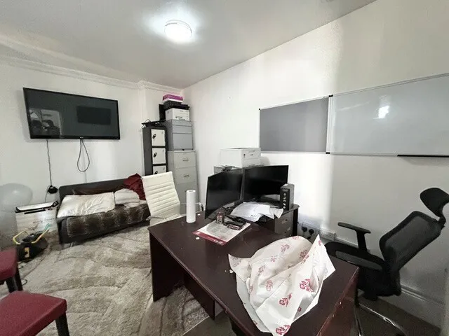 Romford Road, Chigwell, IG7, photo 8